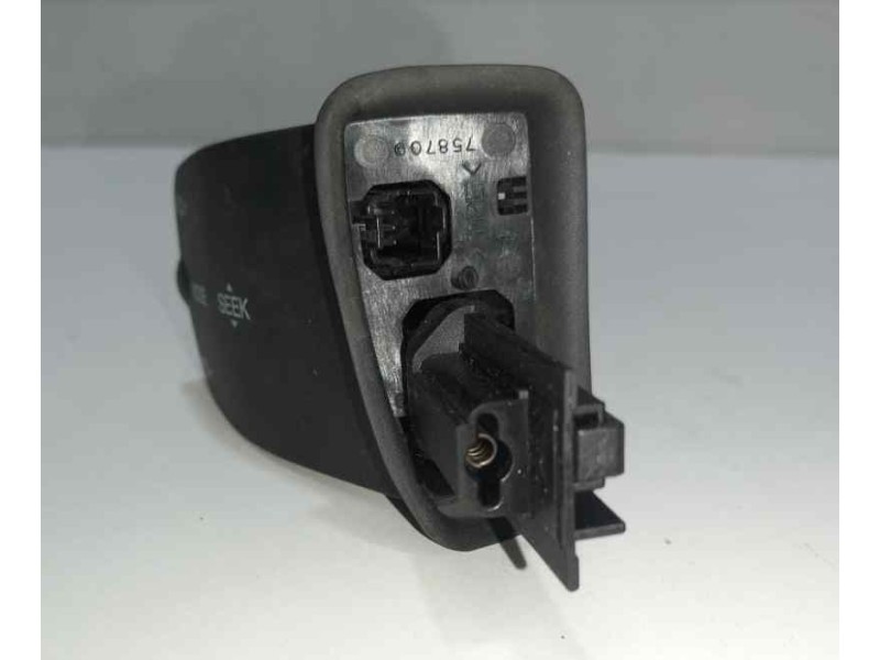 Recambio de mando volante para ford focus berlina (cap) ghia referencia OEM IAM 758709 82301 
