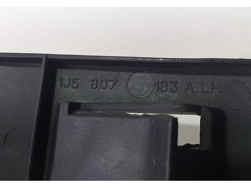 Recambio de guia paragolpes delantera izquierda para volkswagen golf iv berlina (1j1) advance referencia OEM IAM 1J5807183A 6895