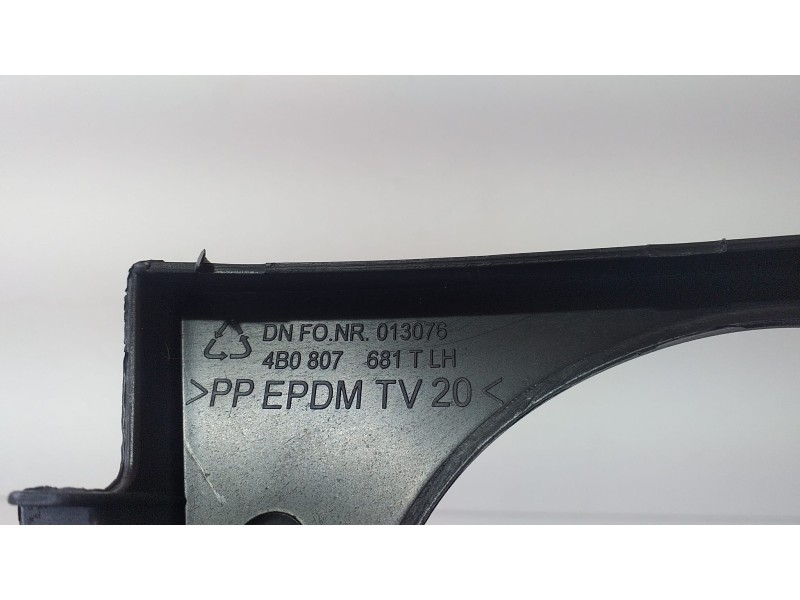 Recambio de rejilla paragolpes izquierda para audi a6 berlina (4b2) 2.5 tdi referencia OEM IAM 107021904 68955 