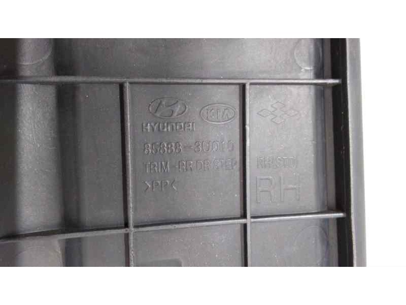 Recambio de guarnecido puerta trasera derecha para kia sportage concept 4x2 referencia OEM IAM 858883U010 46442 