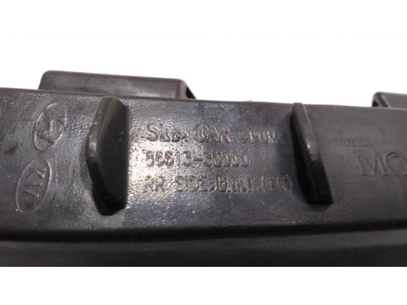 Recambio de molduras traseras para kia sportage concept 4x2 referencia OEM IAM 866133U000 46443 