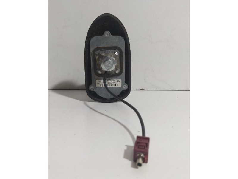 Recambio de antena para opel insignia berlina cosmo referencia OEM IAM 13241275 78306 