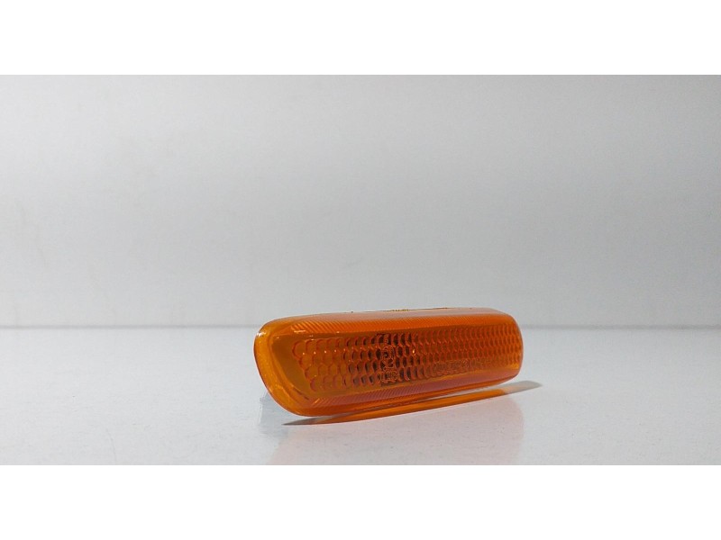 Recambio de piloto lateral izquierdo para bmw serie 3 berlina (e46) 318i referencia OEM IAM 103F05084311 68967  Recambio de piloto lateral izquierdo para bmw serie 3 berlina (e46) 318i referencia OEM IAM 103F05084311 68967