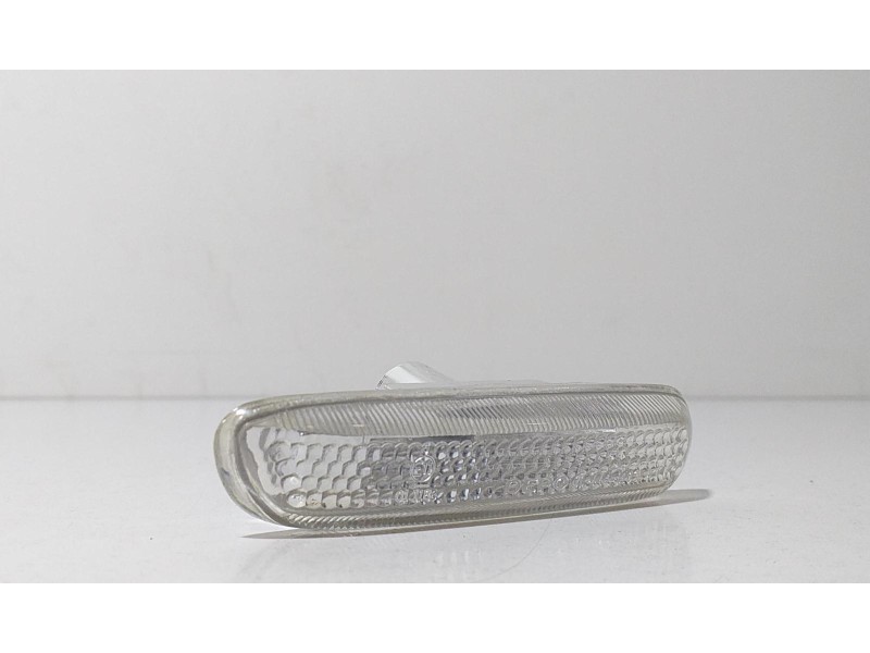 Recambio de piloto lateral izquierdo para bmw serie 3 berlina (e46) 320d referencia OEM IAM 103F05084331 68968 