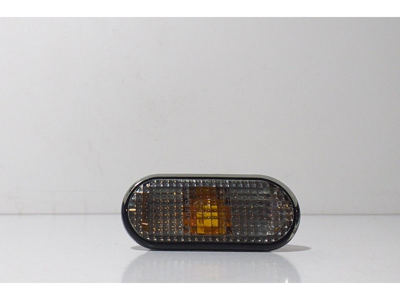 Recambio de piloto lateral derecho para volkswagen golf iv berlina (1j1) soul referencia OEM IAM 103F02106351 68969  Recambio de piloto lateral derecho para volkswagen golf iv berlina (1j1) soul referencia OEM IAM 103F02106351 68969