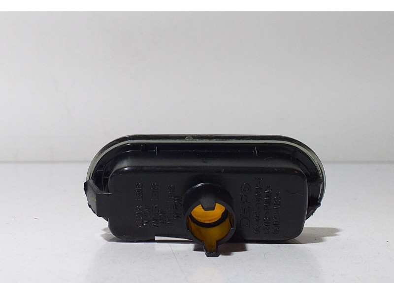 Recambio de piloto lateral derecho para volkswagen golf iv berlina (1j1) soul referencia OEM IAM 103F02106351 68969  Recambio de piloto lateral derecho para volkswagen golf iv berlina (1j1) soul referencia OEM IAM 103F02106351 68969