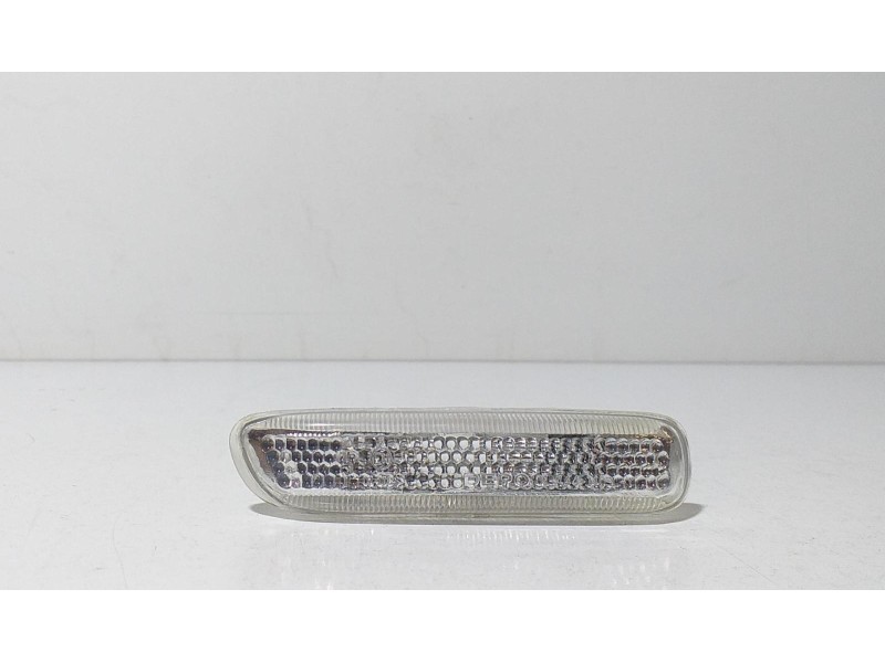 Recambio de piloto lateral izquierdo para bmw serie 3 berlina (e46) 328i referencia OEM IAM 103F05084331 68971 