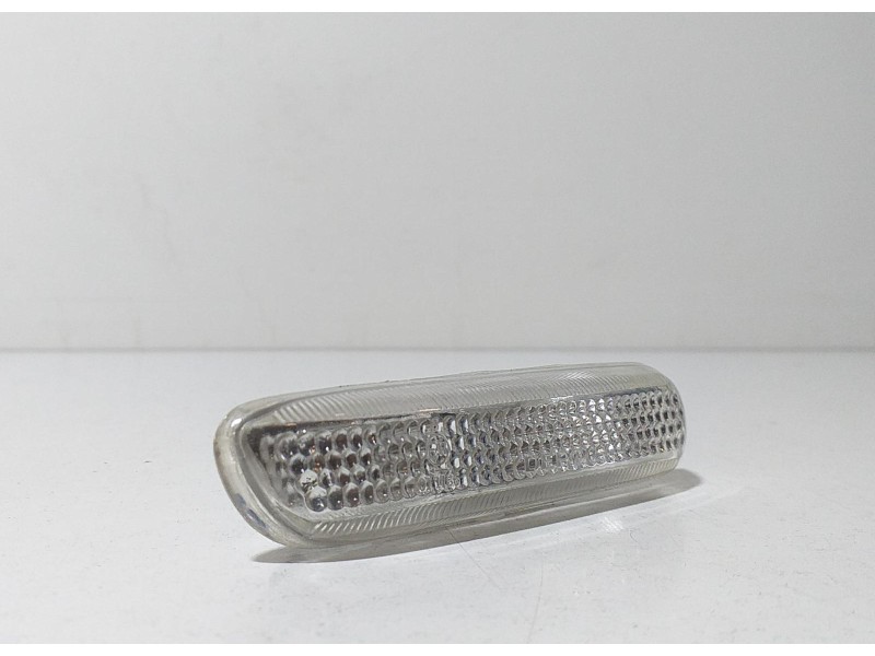 Recambio de piloto lateral izquierdo para bmw serie 3 berlina (e46) 328i referencia OEM IAM 103F05084331 68971 