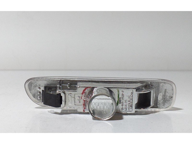 Recambio de piloto lateral derecho para bmw serie 3 berlina (e46) 328i referencia OEM IAM 084441403RF 68972 