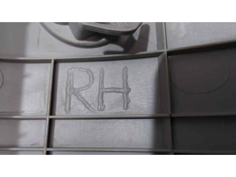 Recambio de moldura para kia sportage concept 4x2 referencia OEM IAM 858203U010 46448 