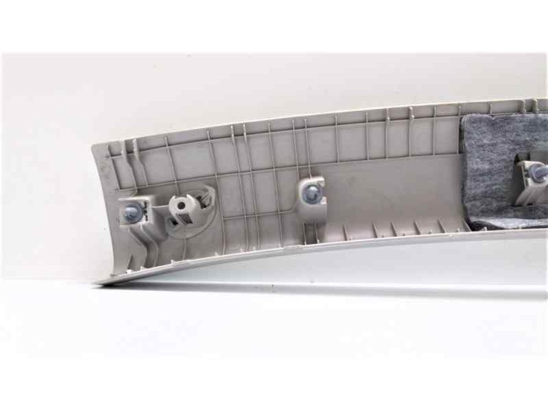 Recambio de moldura para kia sportage concept 4x2 referencia OEM IAM 858203U010 46448 