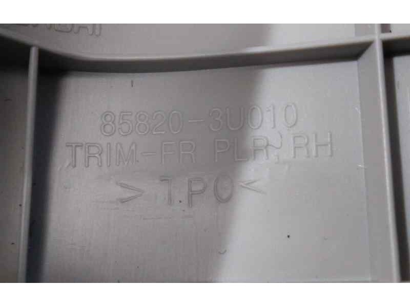 Recambio de moldura para kia sportage concept 4x2 referencia OEM IAM 858203U010 46448 