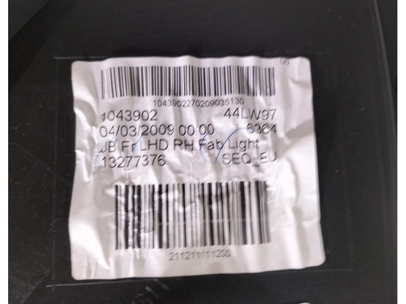 Recambio de guarnecido puerta delantera derecha para opel insignia berlina cosmo referencia OEM IAM 13277376 78227 