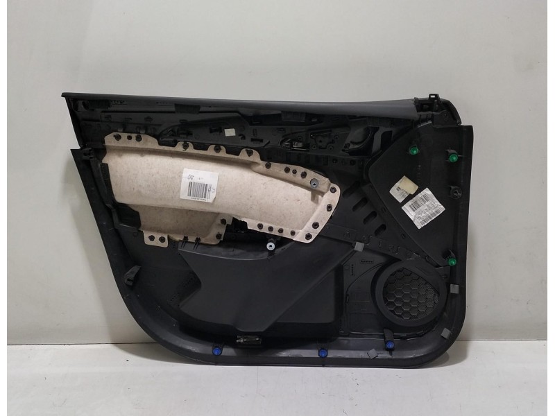 Recambio de guarnecido puerta delantera derecha para opel insignia berlina cosmo referencia OEM IAM 13277376 78227 