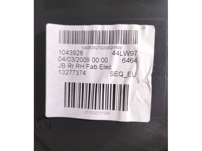 Recambio de guarnecido puerta trasera derecha para opel insignia berlina cosmo referencia OEM IAM 13277374 78228 