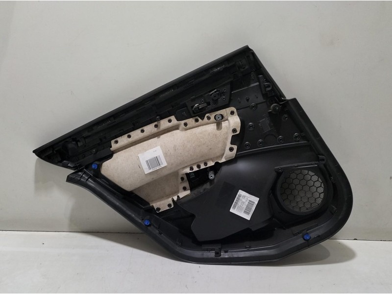 Recambio de guarnecido puerta trasera derecha para opel insignia berlina cosmo referencia OEM IAM 13277374 78228 