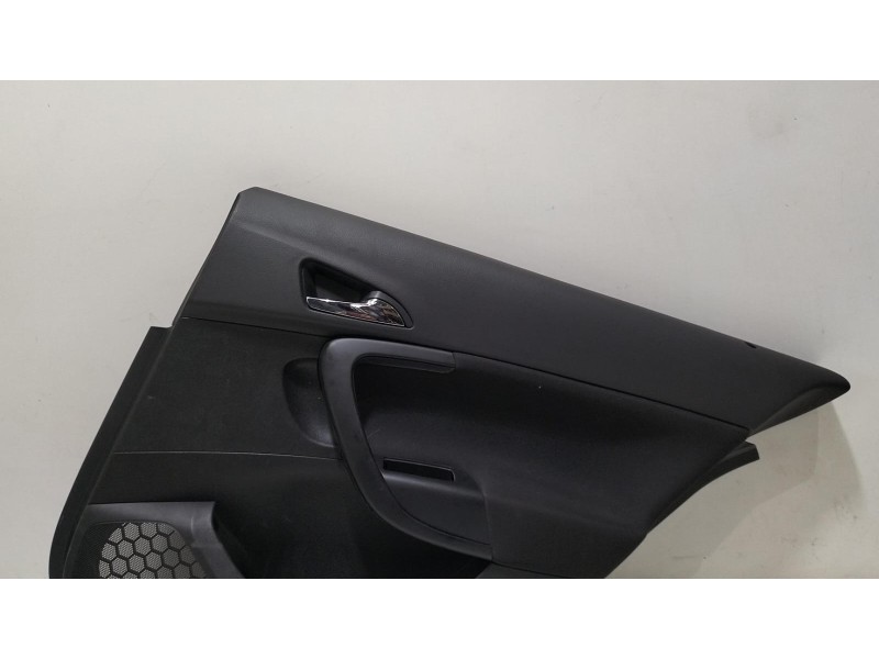 Recambio de guarnecido puerta trasera derecha para opel insignia berlina cosmo referencia OEM IAM 13277374 78228 