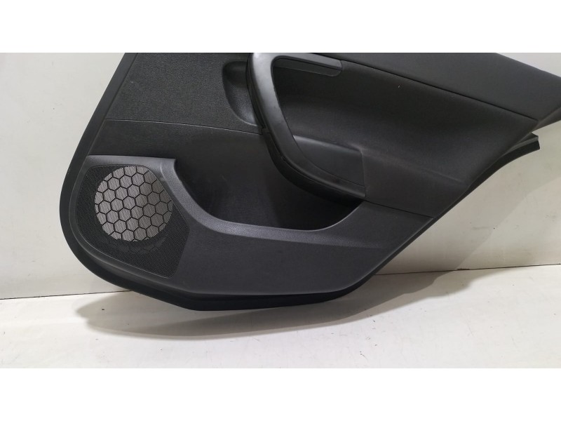 Recambio de guarnecido puerta trasera derecha para opel insignia berlina cosmo referencia OEM IAM 13277374 78228 
