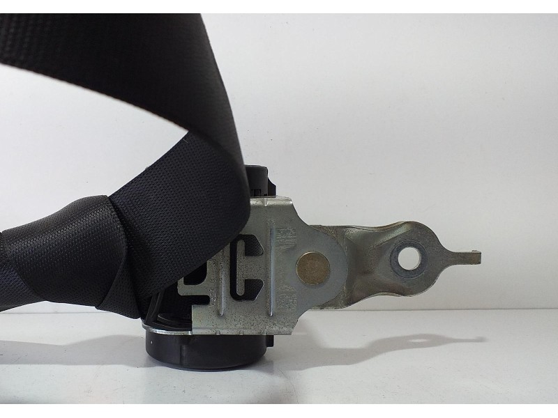 Recambio de cinturon seguridad trasero central para bmw serie 3 berlina (e46) 320d referencia OEM IAM 8201020 69000 