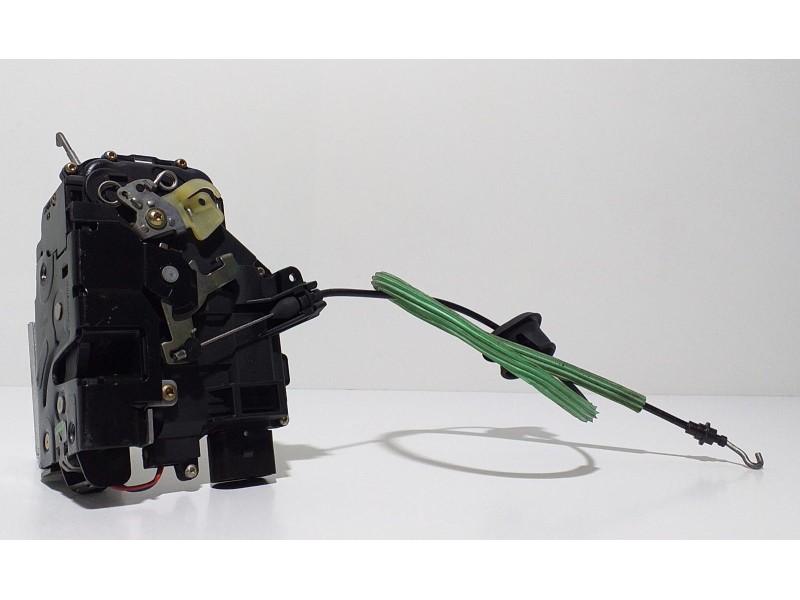 Recambio de cerradura puerta delantera izquierda para audi a4 cabrio (8h) 3.0 quattro referencia OEM IAM 4B1837015G 58924 