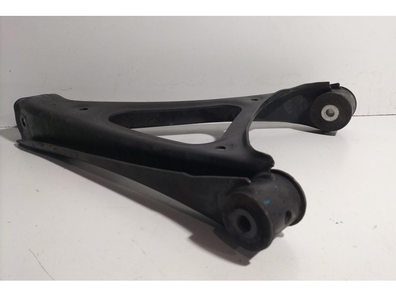Recambio de brazo suspension inferior trasero derecho para volkswagen touareg (7l6) tdi v6 +motion referencia OEM IAM 7L0505352A