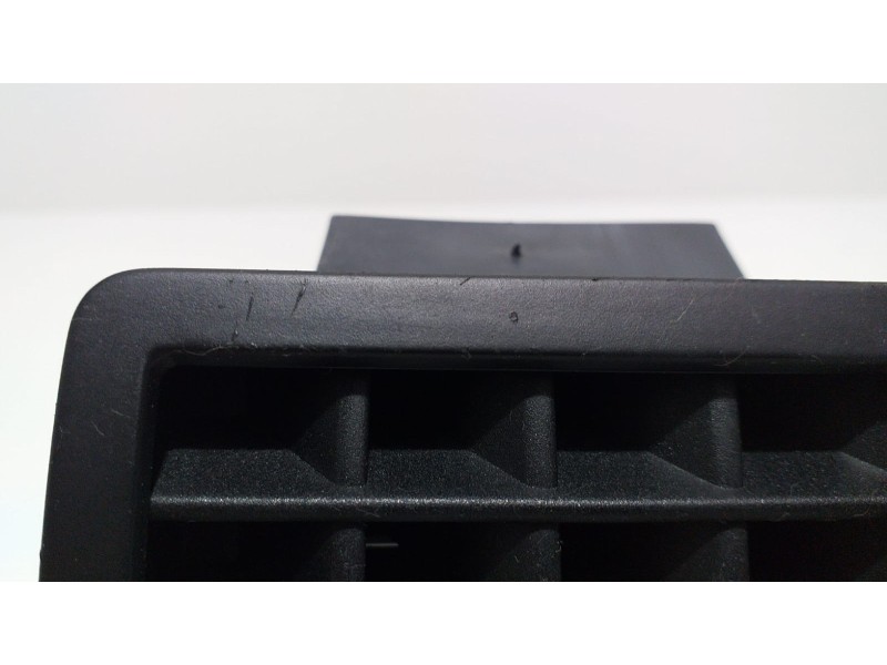 Recambio de rejilla aireadora para volkswagen touareg (7la) v6 referencia OEM IAM 7L6819704D 54962 