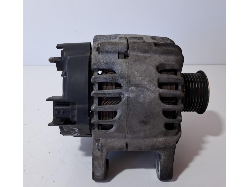 Recambio de alternador para renault megane iii berlina 5 p expression referencia OEM IAM 8200757870A 76236 R