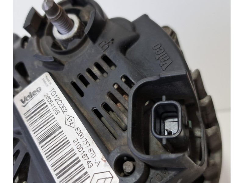 Recambio de alternador para renault megane iii berlina 5 p expression referencia OEM IAM 8200757870A 76236 R