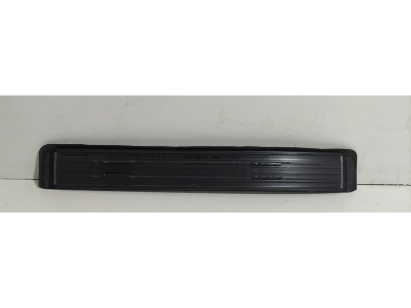 Recambio de molduras traseras para mercedes-benz clase e (w211) berlina e 220 cdi (211.008) referencia OEM IAM A2116801535 78427