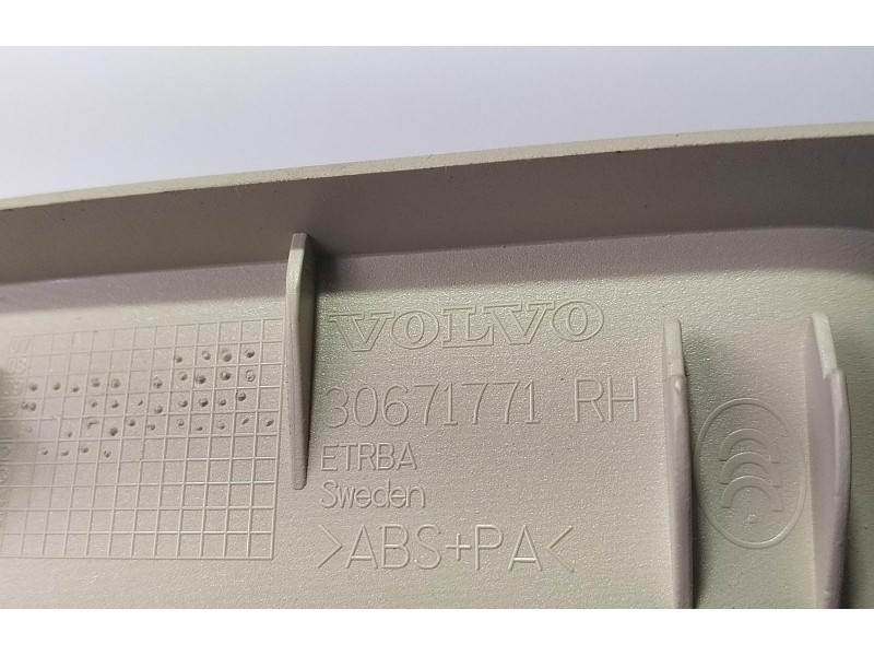 Recambio de rejilla aireadora para volvo xc60 r-design 2wd referencia OEM IAM 30671771 69090 