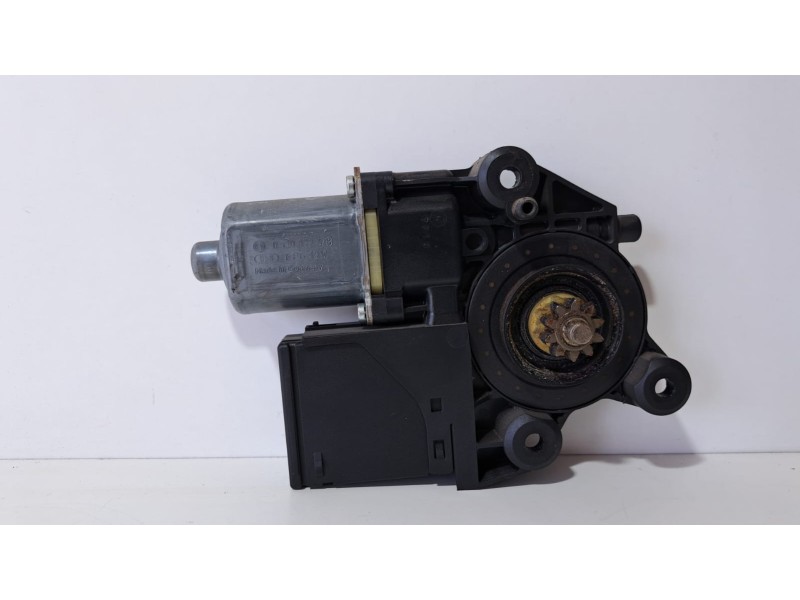 Recambio de motor elevalunas delantero derecho para renault megane iii berlina 5 p expression referencia OEM IAM 807301396R 7628
