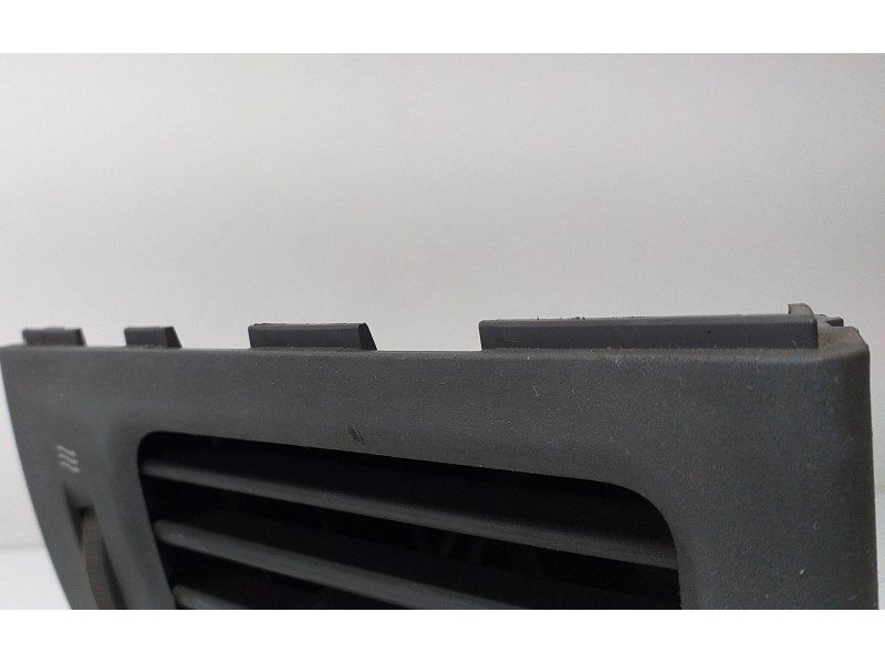 Recambio de rejilla aireadora para nissan x-trail (t31) le referencia OEM IAM 68760JG40A 69099 