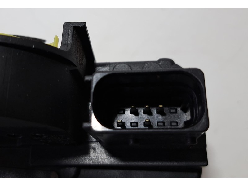 Recambio de cerradura puerta delantera izquierda para chevrolet cruze hatchback lt referencia OEM IAM 13578276 76333 R