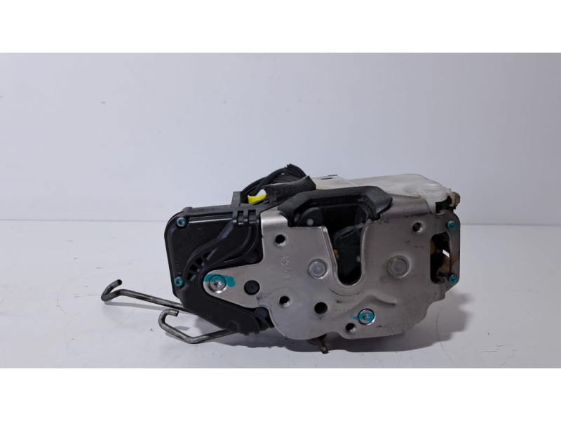 Recambio de cerradura puerta delantera izquierda para chevrolet cruze hatchback lt referencia OEM IAM 13578276 76333 R