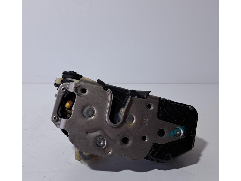 Recambio de cerradura puerta trasera derecha para chevrolet cruze hatchback lt referencia OEM IAM 13578245 76334 R