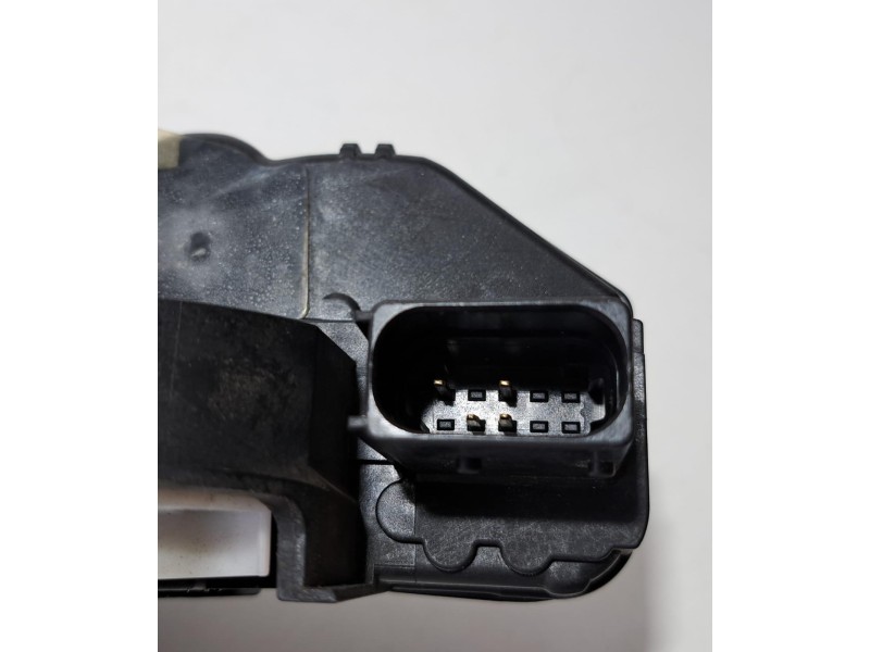 Recambio de cerradura puerta trasera derecha para chevrolet cruze hatchback lt referencia OEM IAM 13578245 76334 R