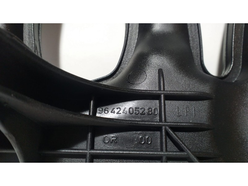 Recambio de colector admision para citroën berlingo 1.9 d sx plus familiar referencia OEM IAM 9642405280 69135 