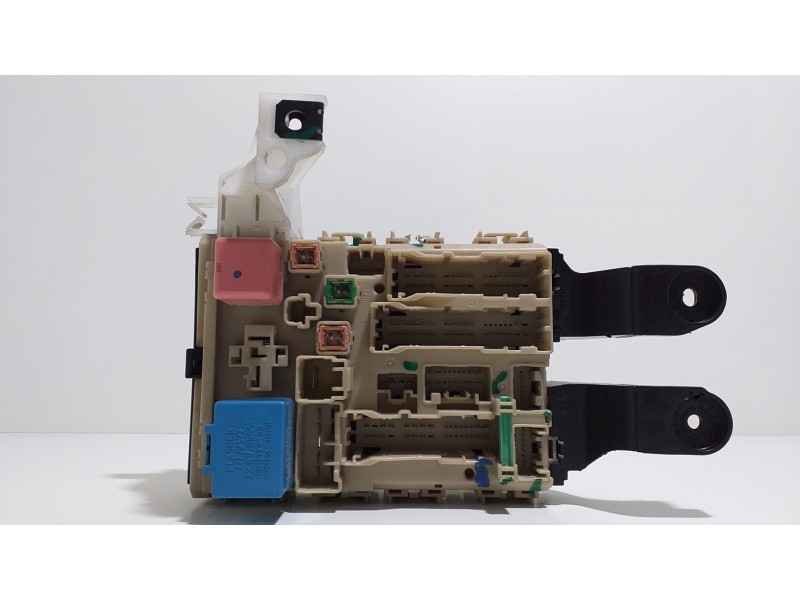 Recambio de caja reles / fusibles para toyota avensis cross sport (t27) comfort referencia OEM IAM 8273005720 55126 