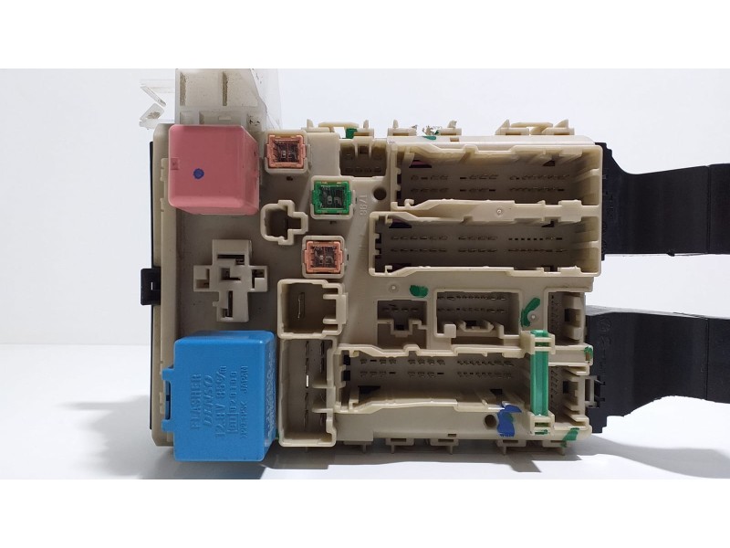 Recambio de caja reles / fusibles para toyota avensis cross sport (t27) comfort referencia OEM IAM 8273005720 55126 