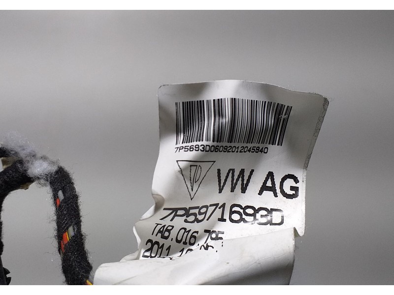 Recambio de guarnecido puerta trasera derecha para porsche cayenne (typ 92aa) gts referencia OEM IAM 7P5971693D 66621 