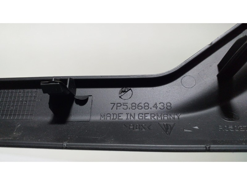 Recambio de molduras traseras para porsche cayenne (typ 92aa) gts referencia OEM IAM 7P5868438 66625 