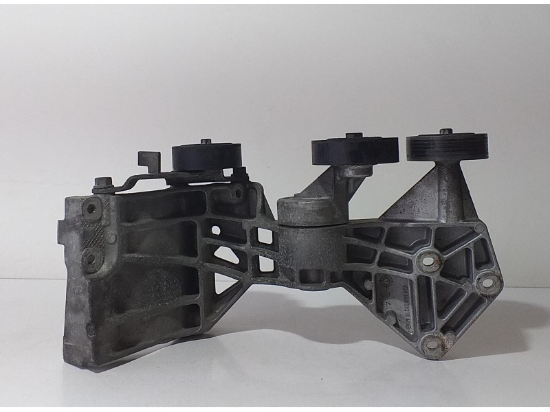 Recambio de soporte alternador para mercedes-benz clase b (w245) 200 cdi (245.208) referencia OEM IAM A6400101935 69180 