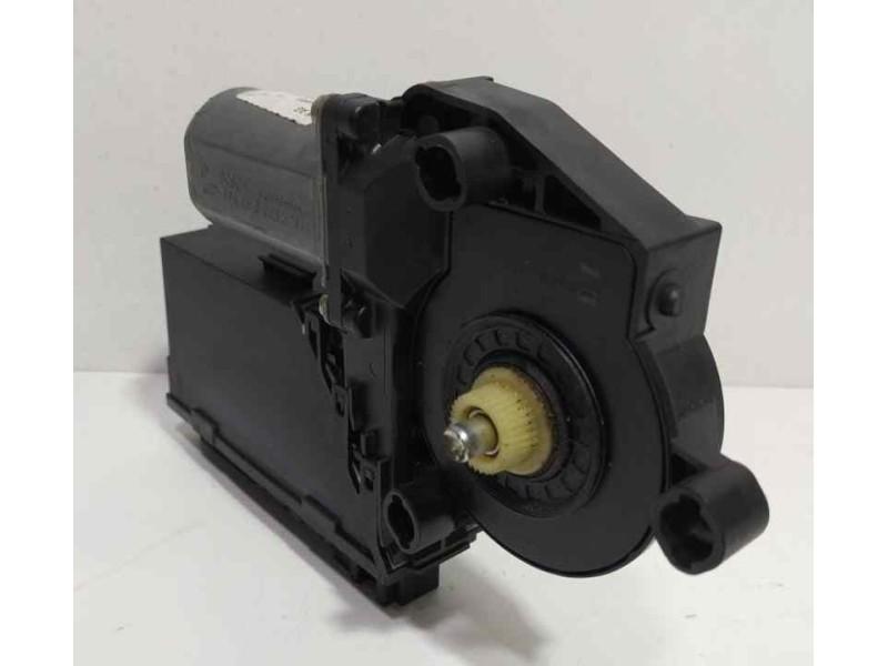 Recambio de motor elevalunas trasero derecho para volkswagen touareg (7la) tdi v10 referencia OEM IAM 7L0959704B 82378 