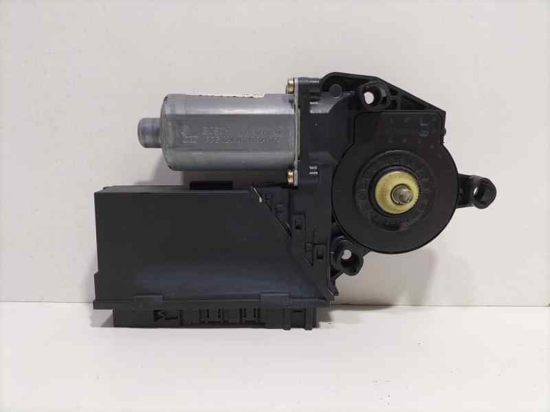 Recambio de motor elevalunas trasero derecho para volkswagen touareg (7la) tdi v10 referencia OEM IAM 7L0959704B 82378 