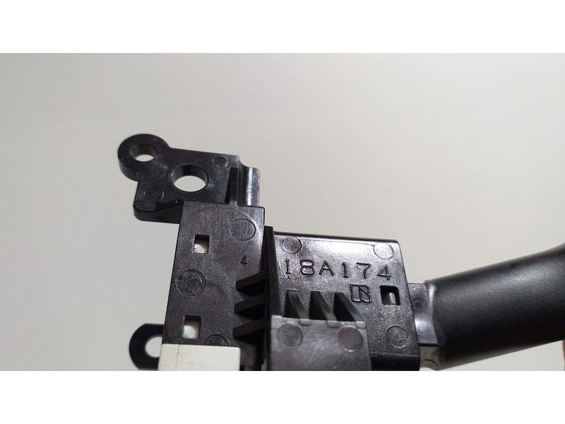 Recambio de mando volante para toyota avensis cross sport (t27) comfort referencia OEM IAM 18A174 55175 