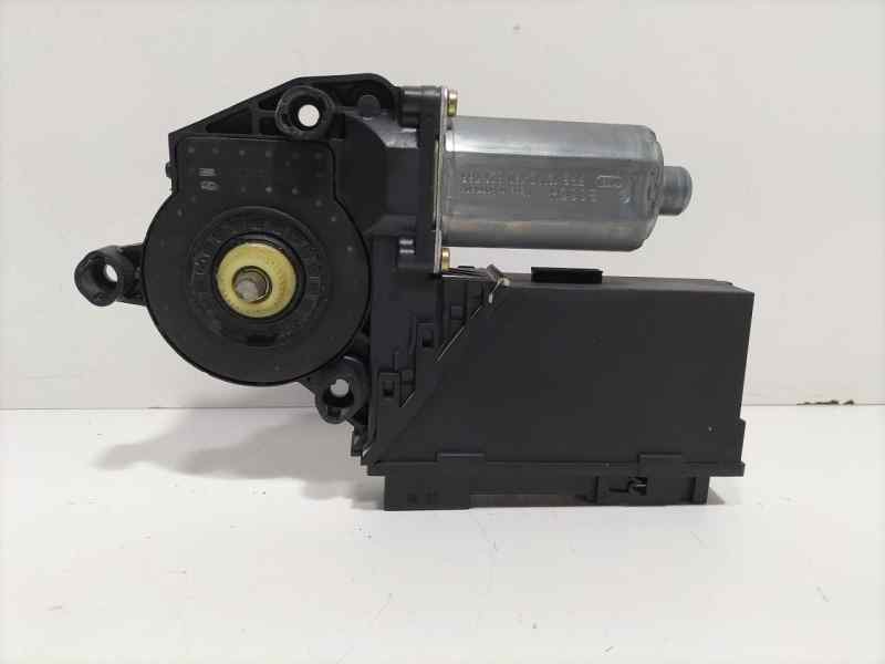 Recambio de motor elevalunas delantero derecho para volkswagen touareg (7la) tdi v10 referencia OEM IAM 7L0959702B 82381 