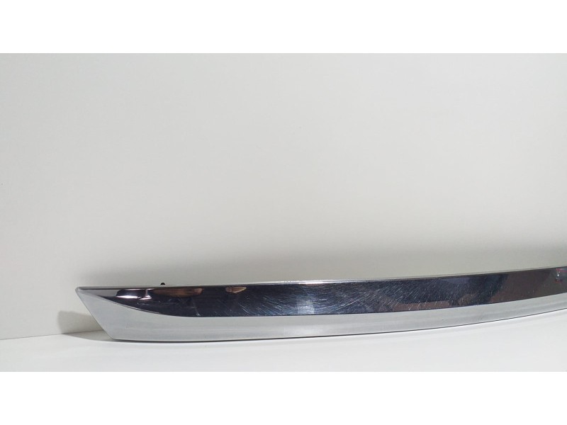 Recambio de molduras traseras para toyota avensis cross sport (t27) comfort referencia OEM IAM 7680105170 55191 