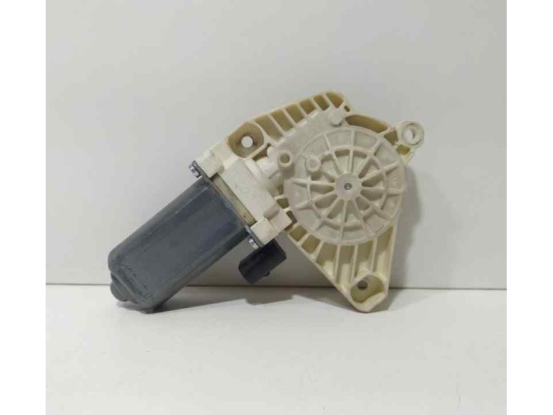 Recambio de motor elevalunas delantero izquierdo para mercedes-benz clase b (w245) 200 cdi (245.208) referencia OEM IAM A1698201