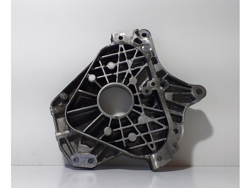 Recambio de soporte bomba inyeccion para mercedes-benz clase b (w245) 200 cdi (245.208) referencia OEM IAM A6400101935 69232 