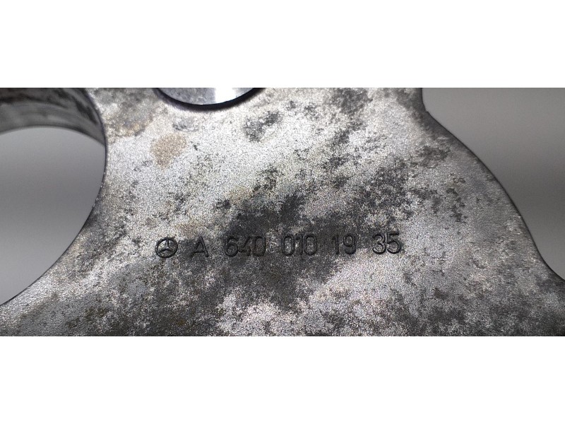 Recambio de soporte bomba inyeccion para mercedes-benz clase b (w245) 200 cdi (245.208) referencia OEM IAM A6400101935 69232 